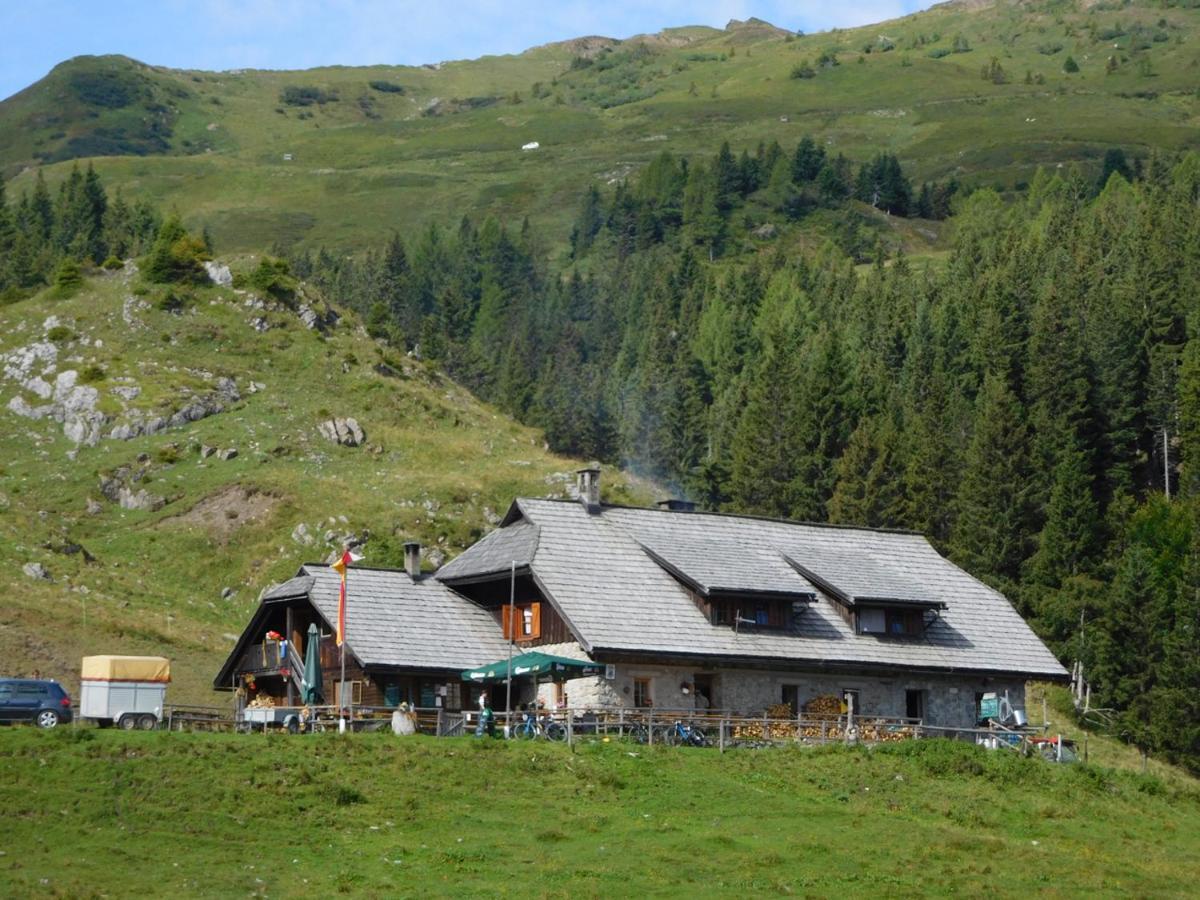 Straniger Alm Agroturismo *